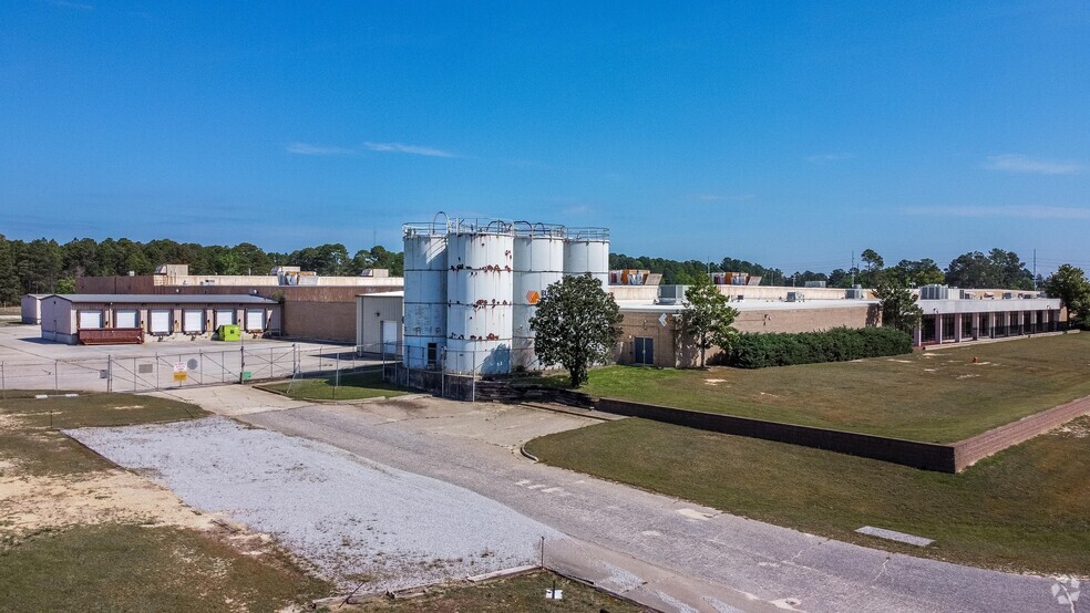 More Photos Of 3036 Gillespie St, Fayetteville Manufacturing For Lease