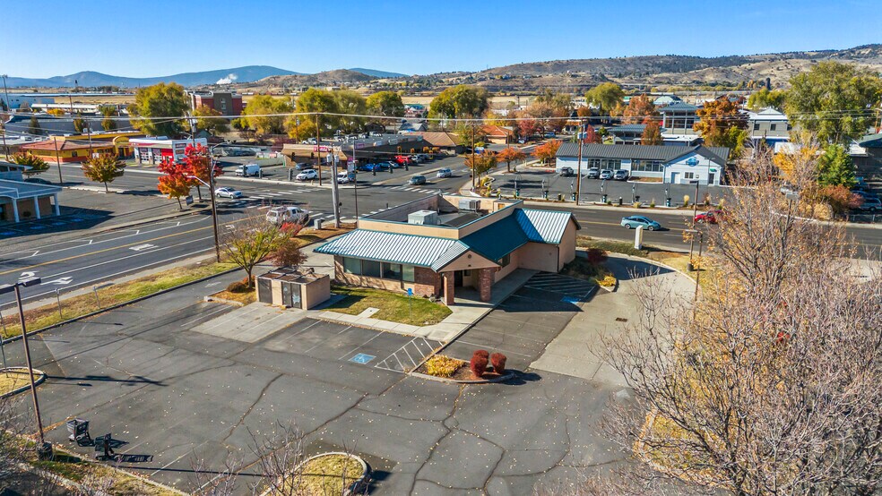 More Photos Of 1613 Washburn Way, Klamath Falls Freestanding For Lease