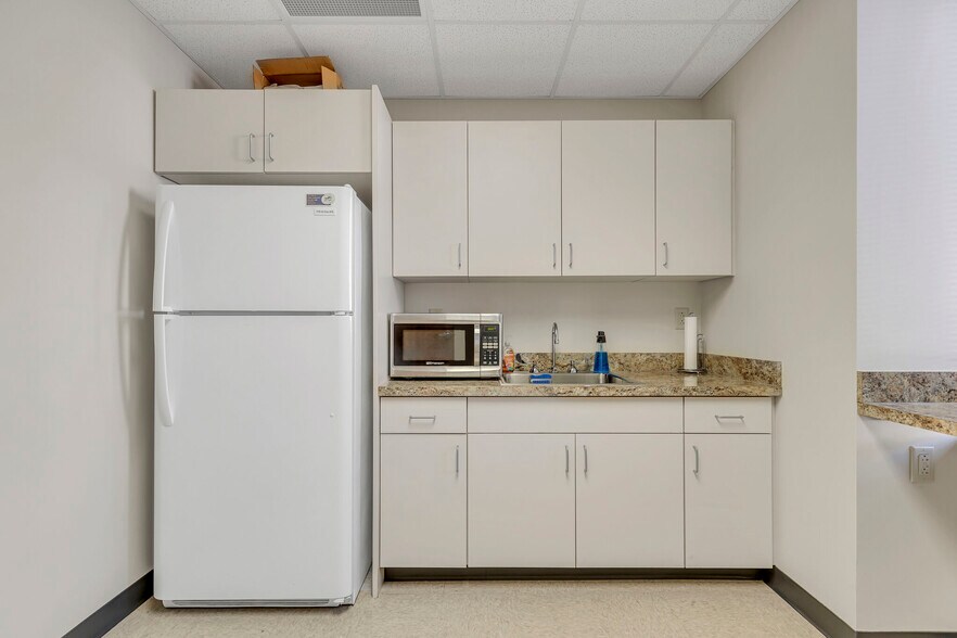 More Photos Of 2004 Hayes St, Nashville Medical For Lease