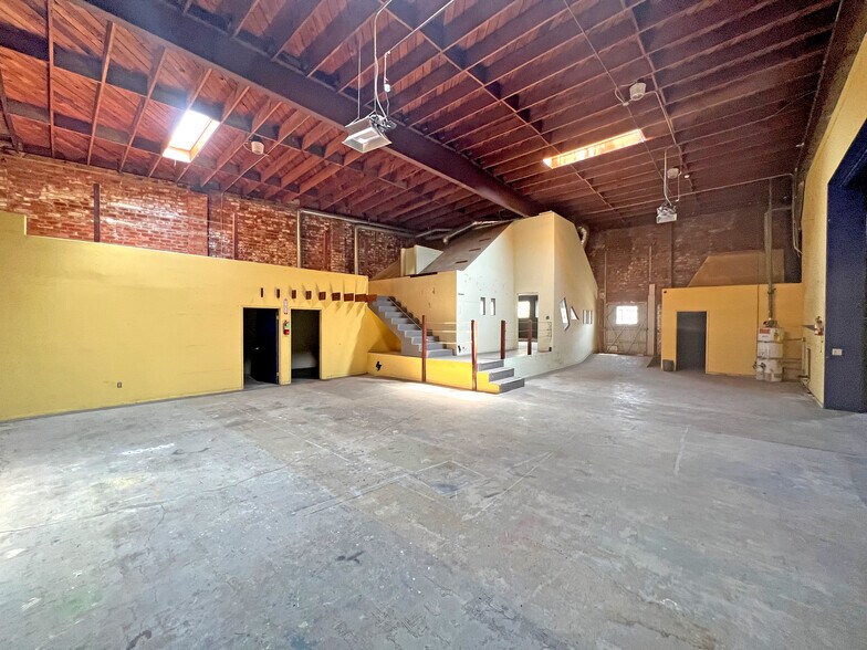 More Photos Of 401 N La Brea Ave, Inglewood Warehouse For Lease
