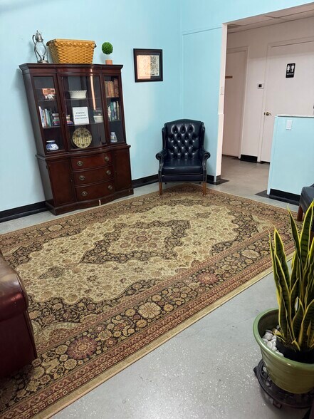 More Photos Of 621 Lakeview Rd, Clearwater Coworking Space
