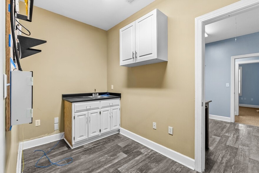 More Photos Of 107 Hillcrest Ave, Simpsonville Office For Sale