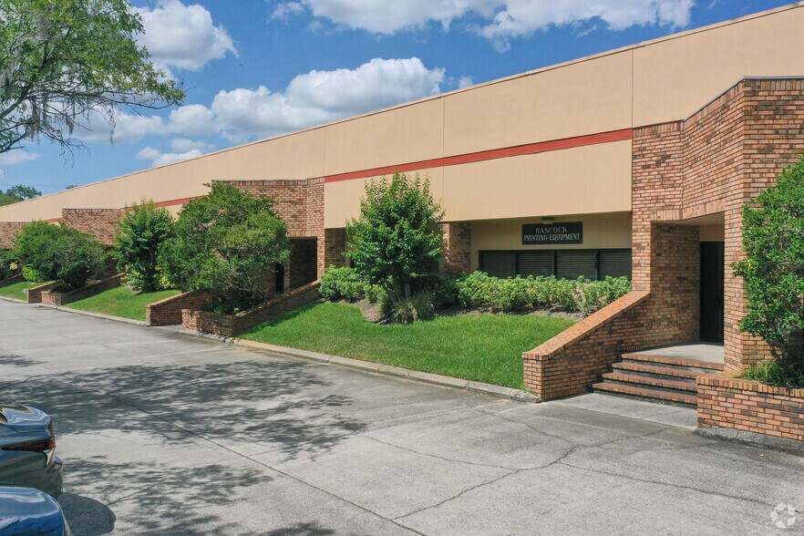 More Photos Of 16011 Nebraska Ave N, Lutz Distribution For Lease