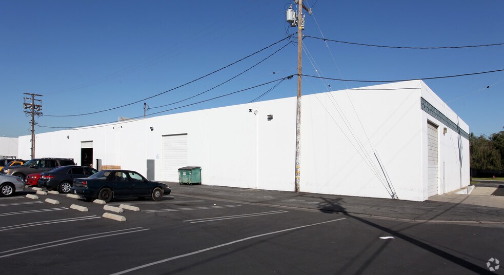 More Photos Of 13840-13844 Struikman Rd, Cerritos Manufacturing For Lease