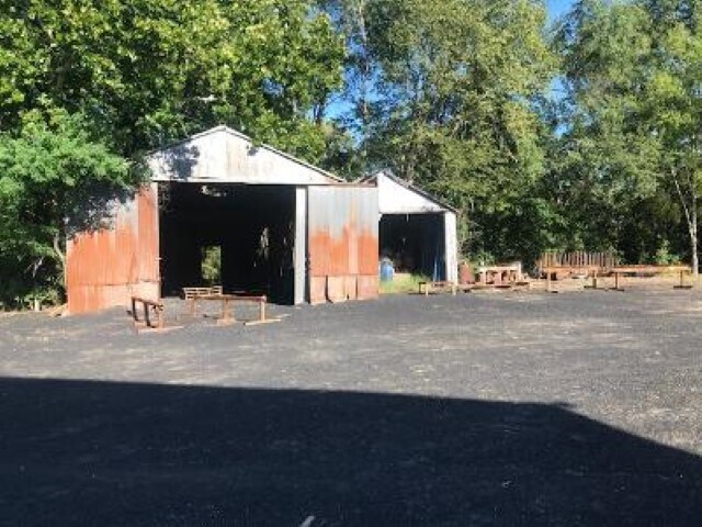 More Photos Of 520 Broadway Ave, Gladewater Industrial For Sale