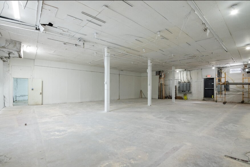More Photos Of 300 E 8 Mile Rd, Detroit Warehouse For Lease