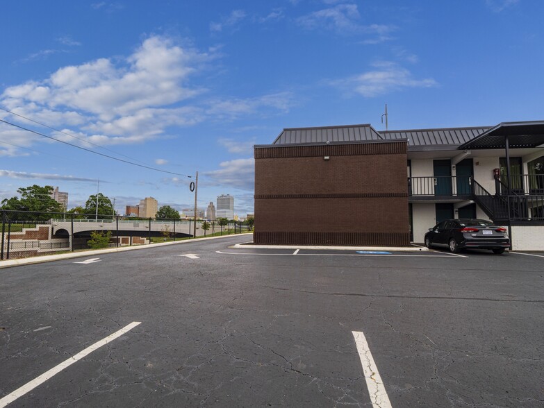 More Photos Of 200 S Broad St, Winston-Salem Hotel For Sale