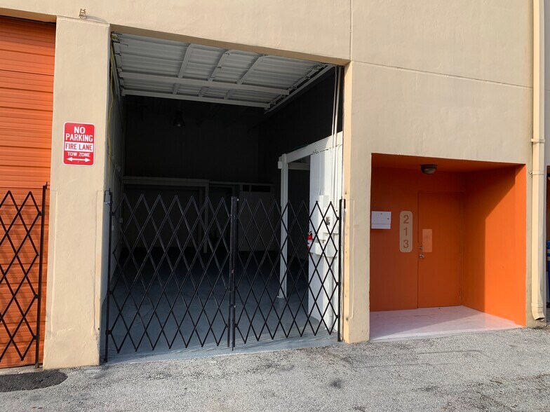 More Photos Of 2450 W 82nd St, Hialeah Coworking Space