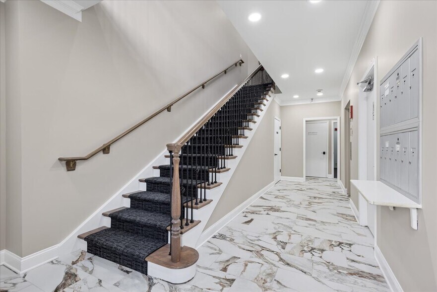 More Photos Of 27W130 Roosevelt Rd, Winfield Office For Lease