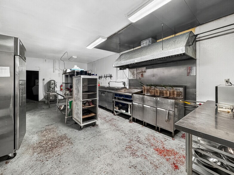 More Photos Of 2206 7th Ave, Altoona Restaurant For Sale