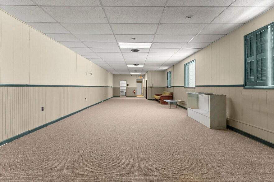 More Photos Of 10531 Wren St, Dearborn Bar For Sale