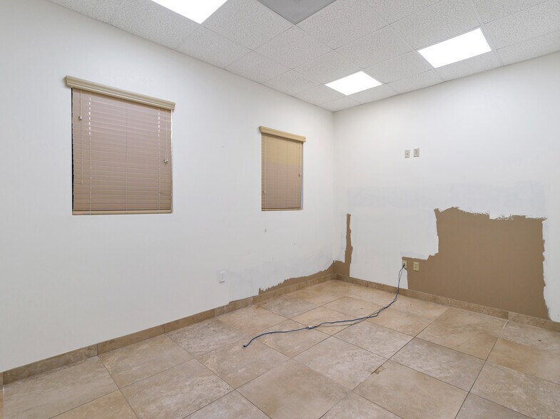 More Photos Of 714 S Peek Rd, Katy Medical For Lease