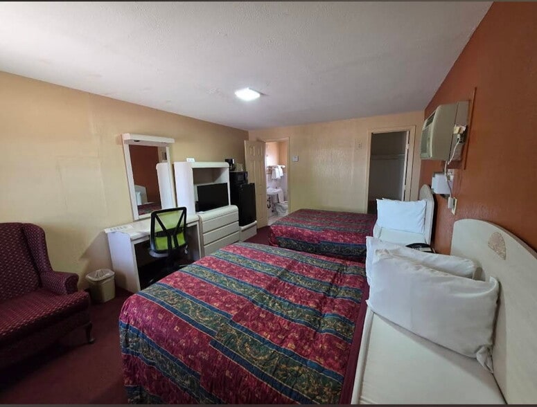 More Photos Of 1100 Main St, Knox City Hotel For Sale