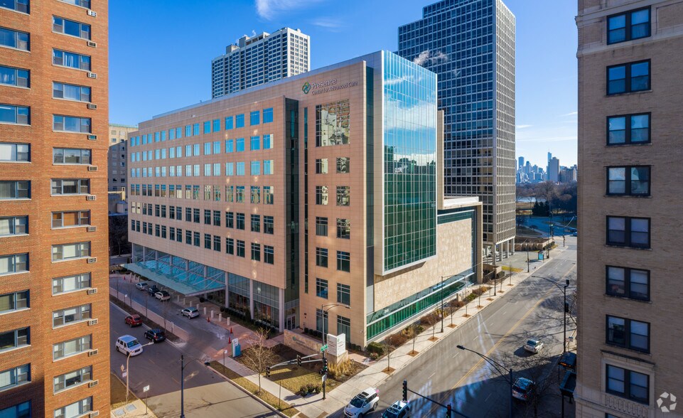 More Photos Of 2845 N Sheridan Rd, Chicago Medical For Lease