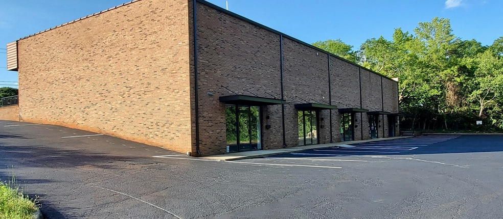 More Photos Of 110 E Butler Rd, Mauldin Unknown For Lease