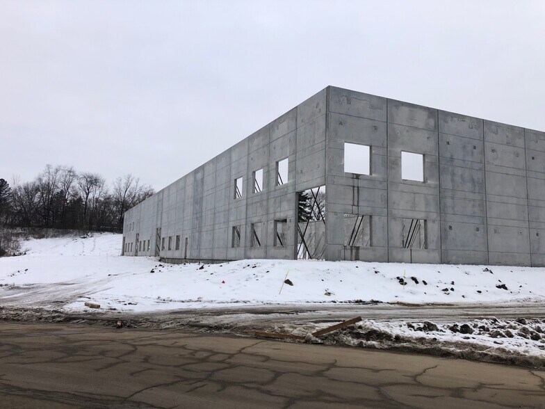 Primary Photo Of 175 Prairie Lake Rd, East Dundee Warehouse For Lease