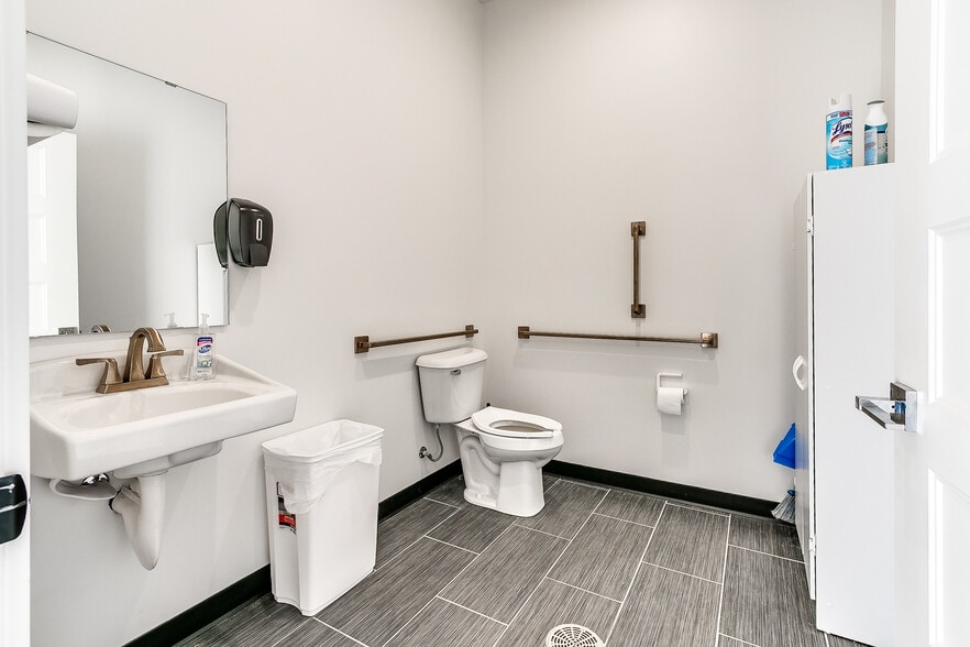 More Photos Of 1140 NW 192nd St, Edmond Office For Lease