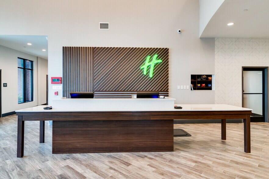 More Photos Of 1800 Martin Luther King Blvd, Houma Hotel For Sale