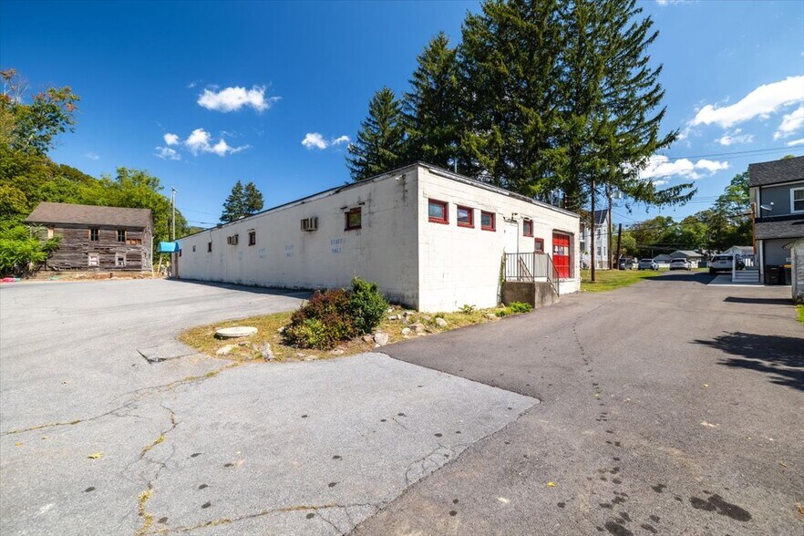 More Photos Of 2241 Ridge Rd, Bangor Flex For Sale