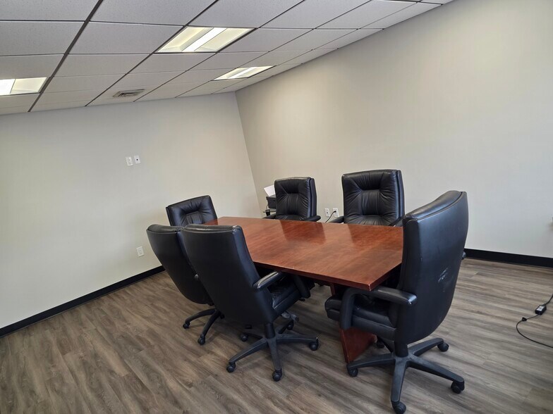 More Photos Of 98 Willis Ave, Mineola Office For Lease