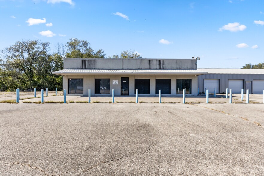 Primary Photo Of 347 N Ash St, Nowata Auto Dealership For Lease