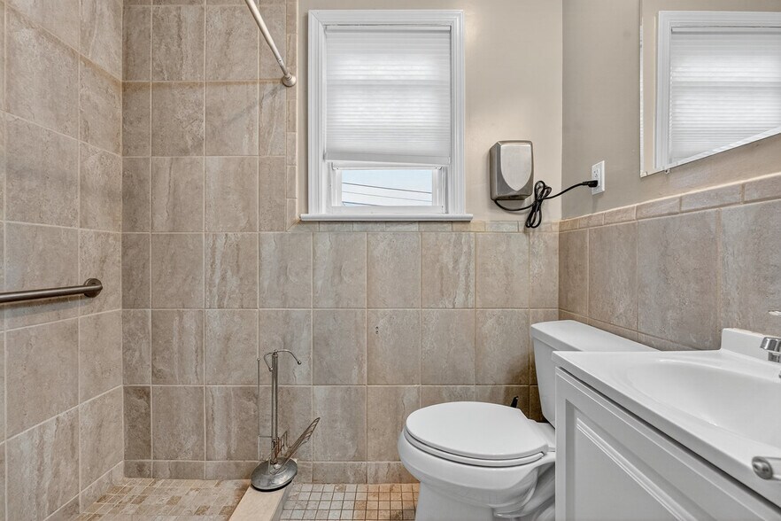 More Photos Of 160 Bloomfield Ave, Verona Storefront Retail Office For Sale