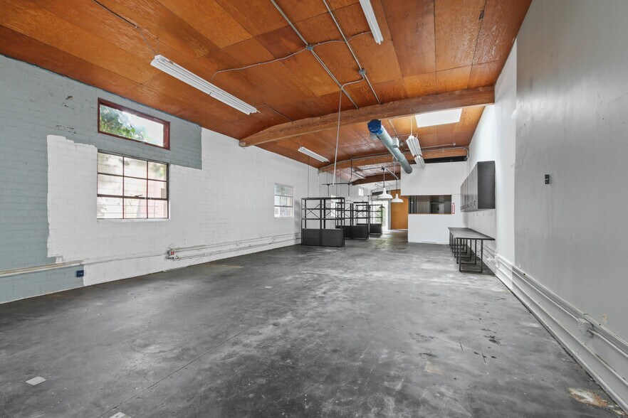 More Photos Of 1548-1550 18th St, Santa Monica Office For Sale