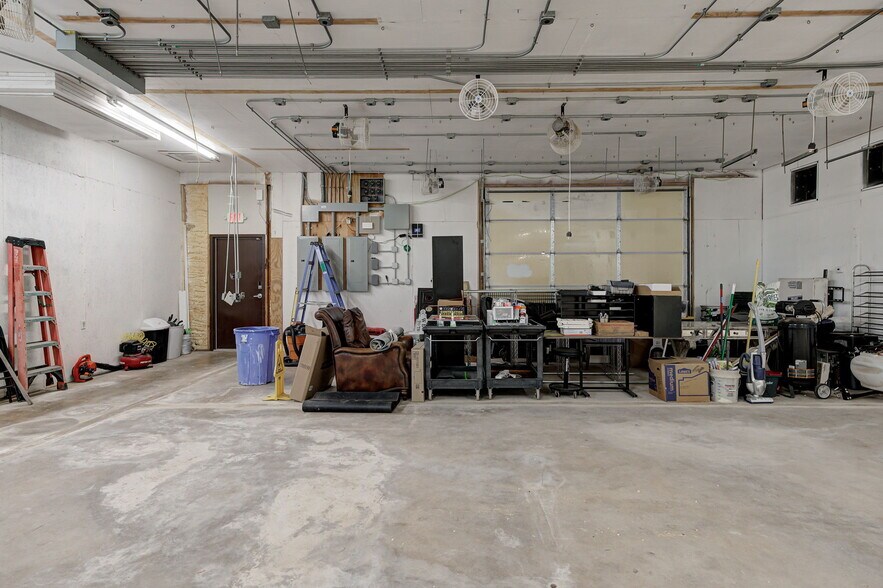 More Photos Of 8900 Charter Oak Rd, Edmond Flex For Sale