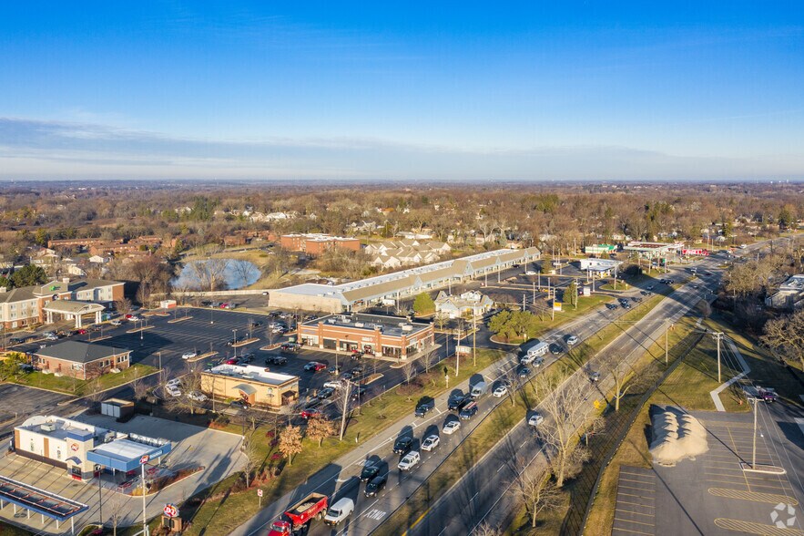 More Photos Of 195 S Rand Rd, Lake Zurich Freestanding For Lease