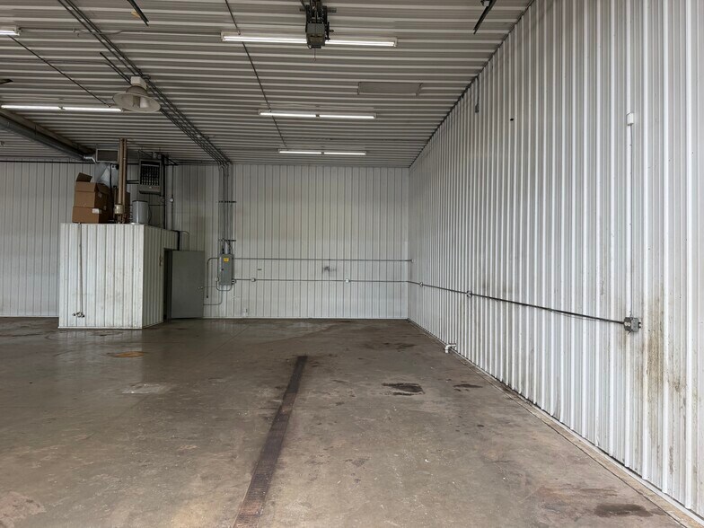 More Photos Of 14611 W Edison Dr, New Lenox Warehouse For Lease