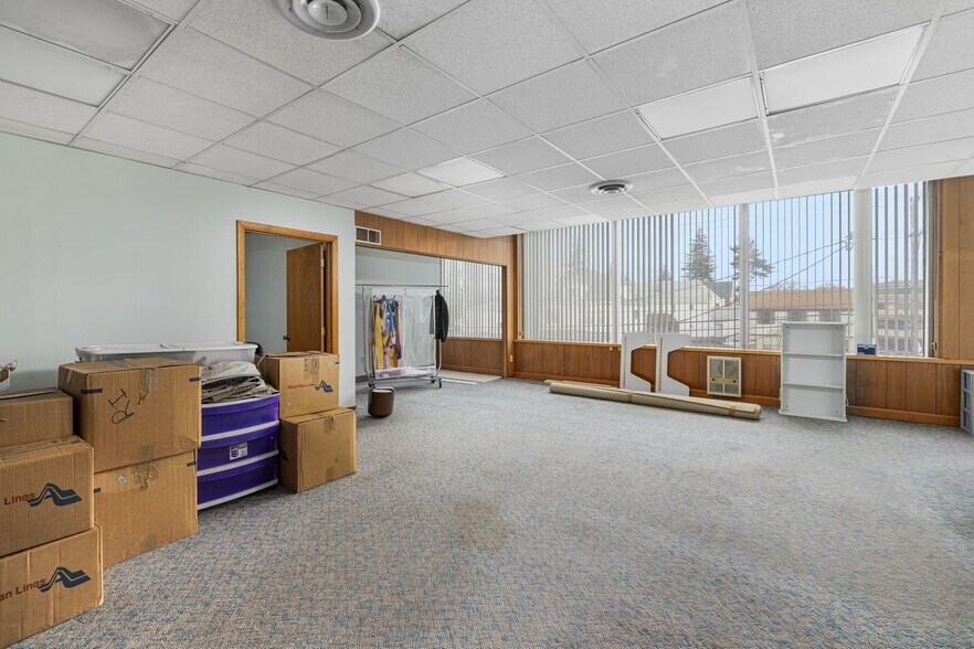 More Photos Of 585 Warren Ave, East Providence Storefront Retail Office For Sale