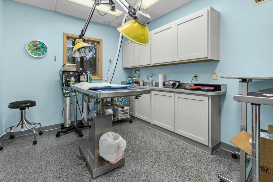 More Photos Of 150 Mensa Dr, Noblesville Office For Sale