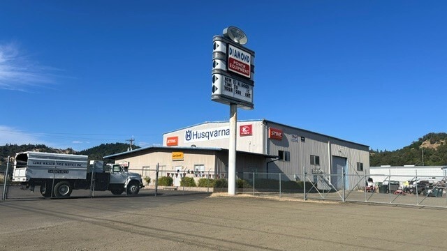 More Photos Of 7441 Old Highway 99 N, Roseburg Showroom For Sale