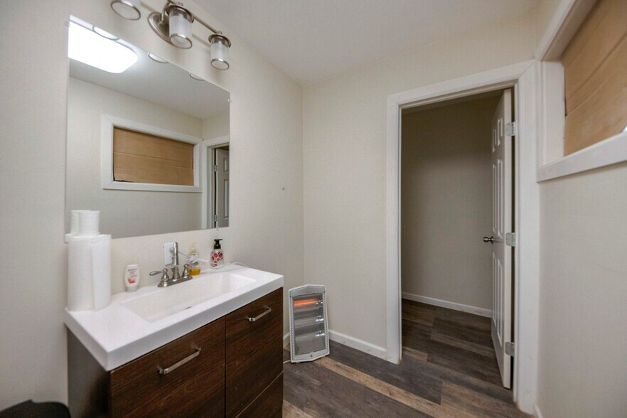 More Photos Of 2419 W Murphy St, Odessa Truck Terminal For Sale