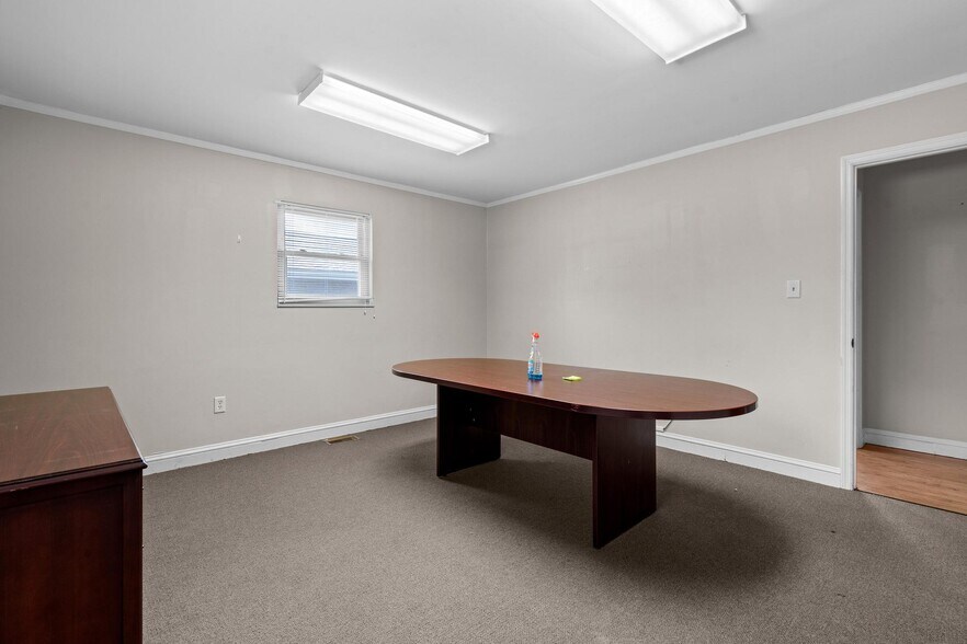 More Photos Of 2233 Miamisburg-Centerville Rd, Dayton Office For Sale