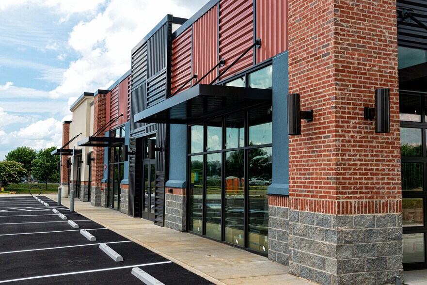 More Photos Of 351 Commerce Pky, Lima Warehouse For Lease