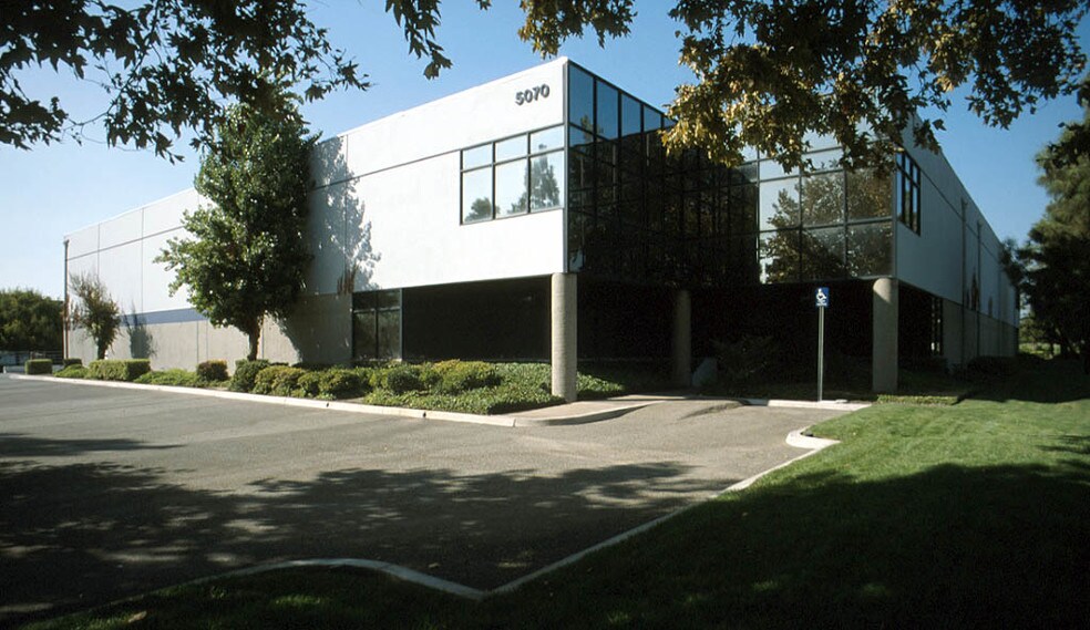 More Photos Of 5070 Lindsay Ct, Chino Warehouse For Lease