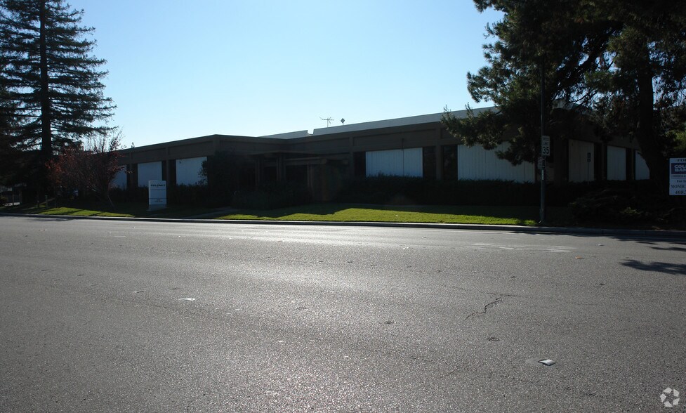 More Photos Of 10061 Bubb Rd, Cupertino Research And Development For Lease