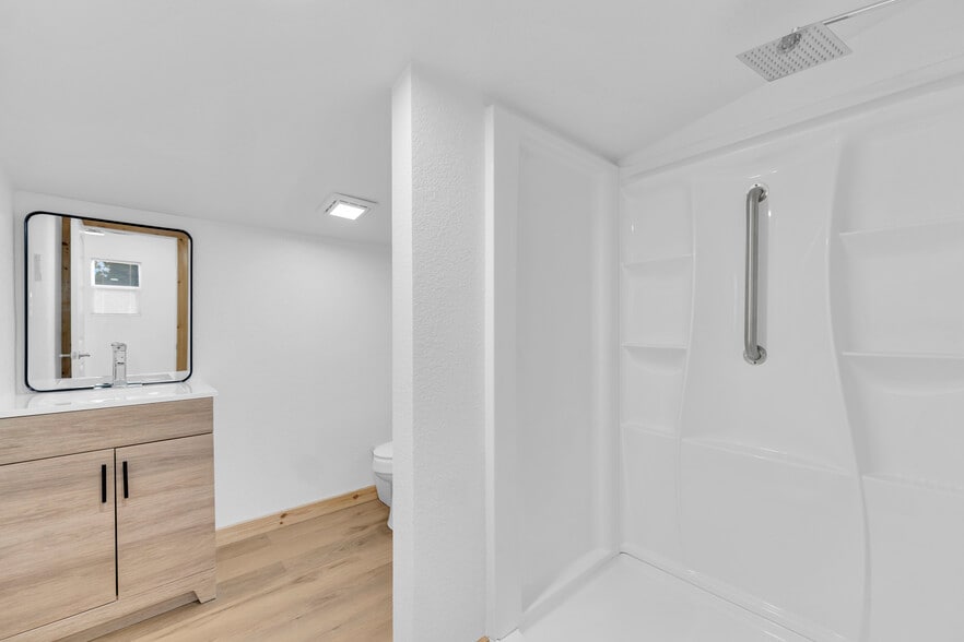More Photos Of 15427 W Highway 12, Gentry Flex For Sale