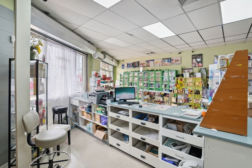 More Photos Of 5115 Route 38, Pennsauken Showroom For Lease