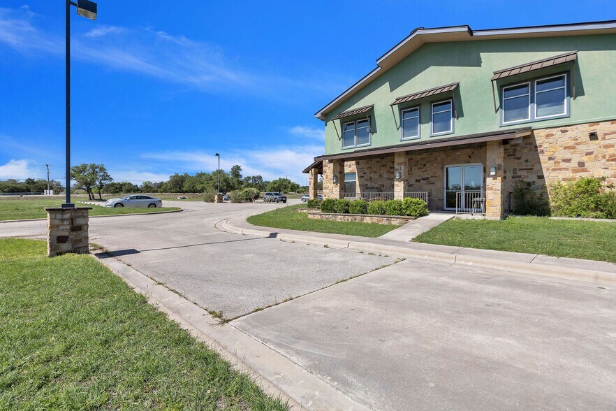 More Photos Of 103 Vista View Trl, Spicewood Office For Sale