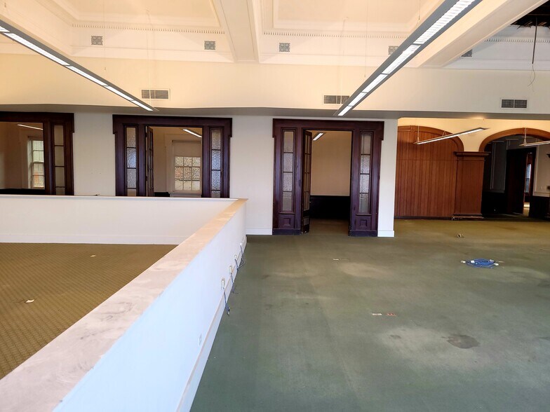 More Photos Of 1110 W 35th St, Chicago Office For Sale