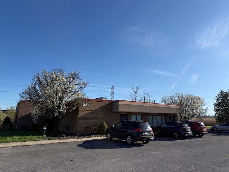 Primary Photo Of 5844 Widewaters Pky, De Witt Medical For Sale