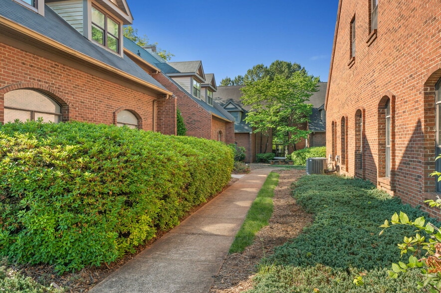 More Photos Of 107 Fountain Brook Cir, Cary Office For Sale