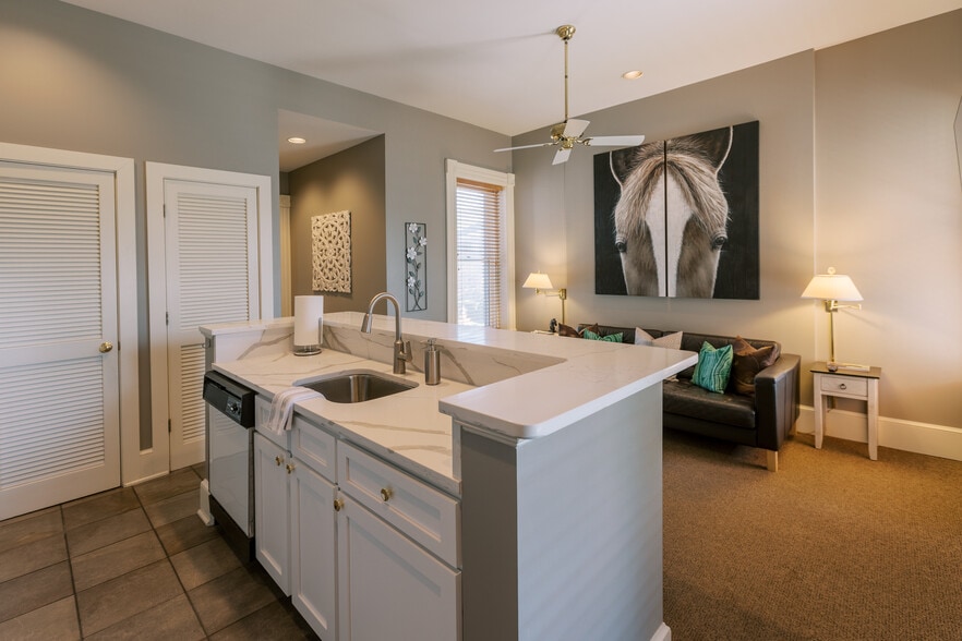 More Photos Of 300 Madison Pl, Lexington Apartments For Sale