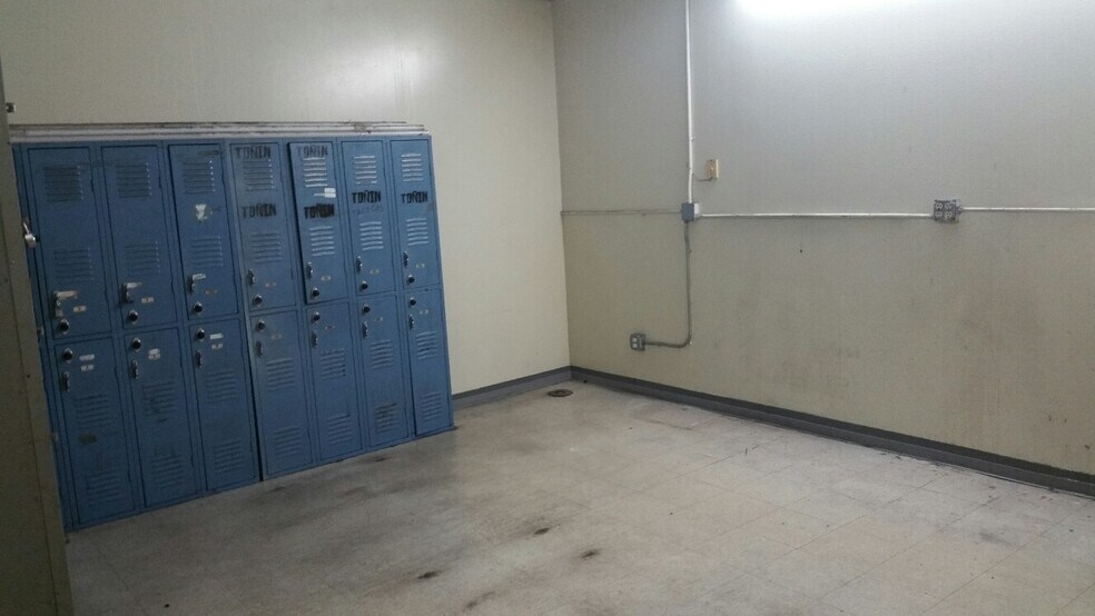 More Photos Of 3816-3818 S Broadway, Los Angeles Manufacturing For Lease