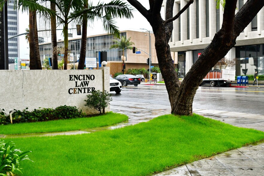 More Photos Of 15915 Ventura Blvd, Encino Office For Sale