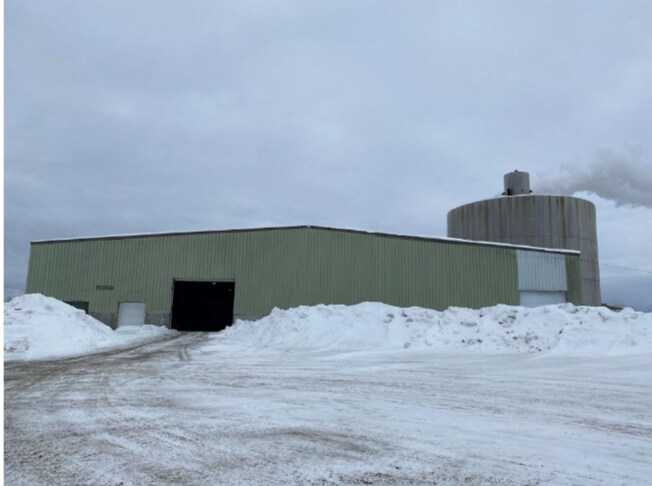 More Photos Of 52 Spruce Rd, Easton Distribution For Sale