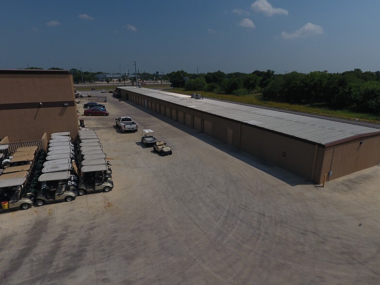 More Photos Of 1971 N I-35, San Marcos Warehouse For Lease