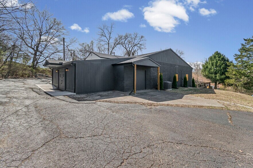 More Photos Of 2015 NW 50th St, Northmoor Religious Facility For Sale